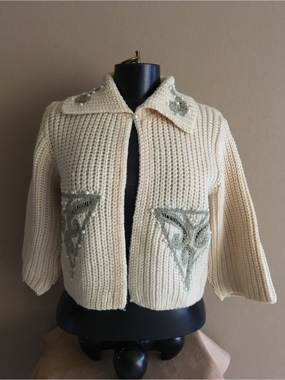 VINTAGE KNITTED SWEATER • APPLIQUÉD